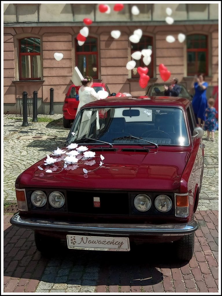 1b 768x1024 - Polski Fiat 125p 1977 - Polski Klasyk na Twoim ślubie!
